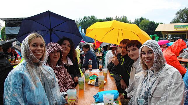 Für Fans der Kastelruther Spatzen spielt das Wetter keine Rolle.