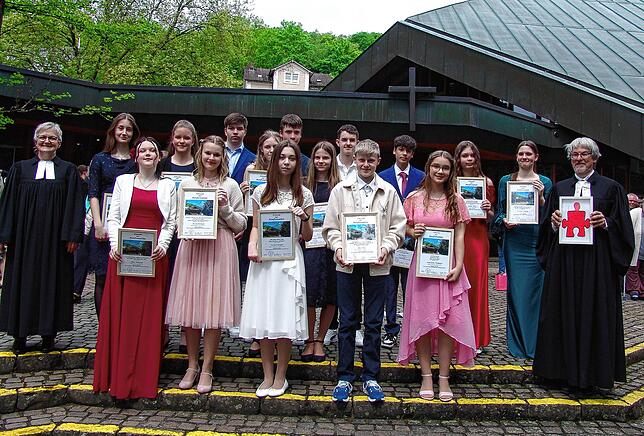 15 Jungen und Mädchen feierten in Waldshut ihre Konfirmation.