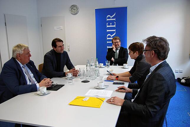 Laumann (v.l.) kam zusammen mit dem Konstanzer CDU-Abgeordneten Andreas Jung. Das Gespräch führten Chefredakteur Stefan Lutz (v.r.) und ...