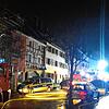 Eine Szene von dem Feuerwehreinsatz in der Engener Altstadt am späten Abend des Heiligabend. Die Einsatzkräfte konnten Schlimmeres ...