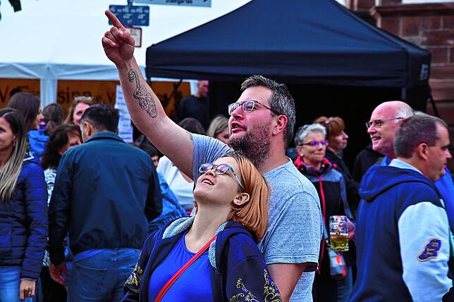 Bild 12: Tausende Besucher feiern beim Stadtfest
