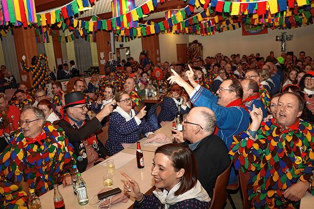 Immer wieder hieß es „Hoorig, hoorig, hoorig isch de säll“ bei der Feier zum 75-jährigen Bestehen der Hansele und Hoorigen ...