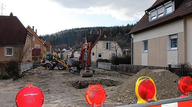 Eine einzige große Baustelle ist zur Zeit die Hindenburgstraße in Immendingen. Die Weisenbachbrücke wird abgebrochen und in den nächsten ...