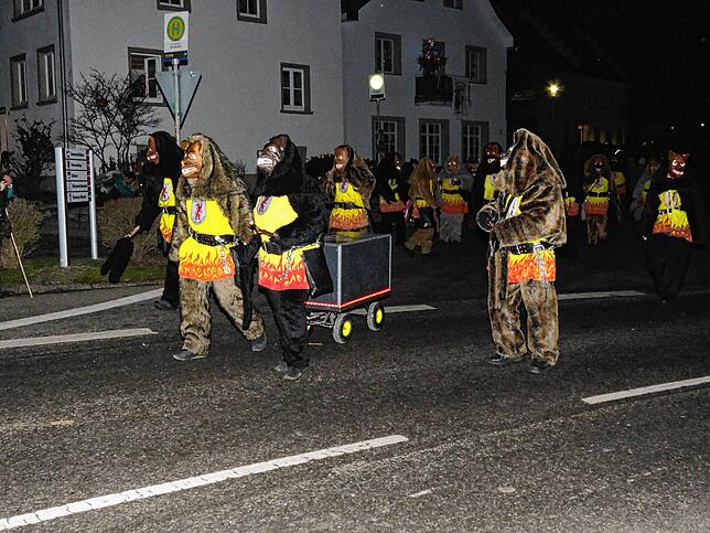 Bild 16: Mit dem Nachtumzug startet das Narrentreffen in Gutmadingen