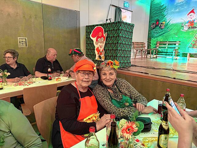 Bild 4: Bunte Fasnacht in Reckingen: Fasnachtsgärtner zeigen, wie man richtig feiert!