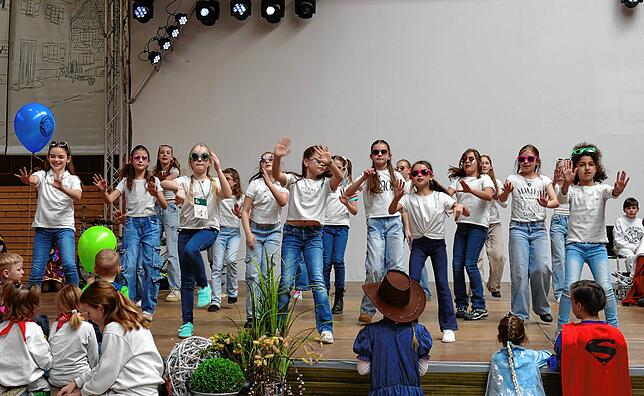Die Kindertanzgruppe des TSV Stetten a.k.M. begeisterten mit ihrem Auftritt. Bild: Gerd Feuerstein