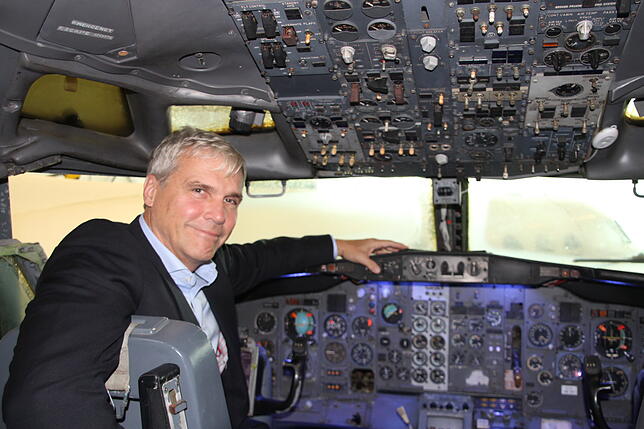 David Dornier im Cockpit der Landshut.