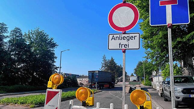 Jetzt ist die Richthofenstraße zu: Am Dienstagmorgen haben die Bauarbeiten begonnen.