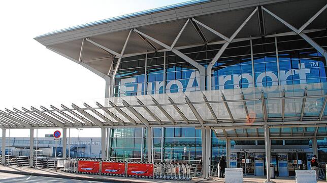 Der Euro-Airport Basel-Mulhouse-Freiburg. (Archivbild) Nichts geht mehr am Sonntagmorgen, 21. Januar, nachdem eine Bombendrohung ...