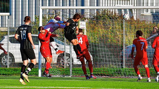 Bild 8: FC Hochrhein gewinnt das Derby beim SV Jestetten mit 3:1 &ndash; und wir haben Bilder!