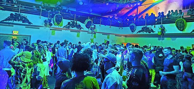 Beim Hexenball in Schönwald wird 2023 ausgelassen gefeiert.