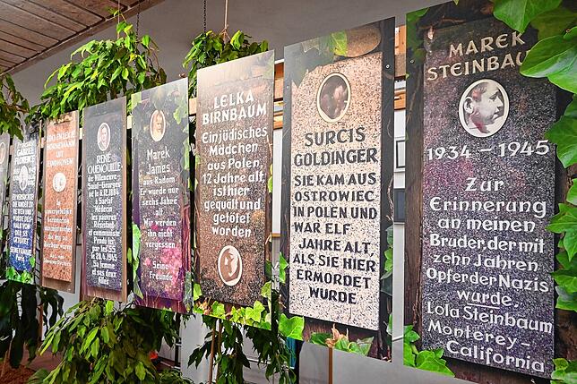 Eine Reproduktion des Hamburger Mahnmals erinnert in einer Wanderausstellung an die 20 ermordeten Kinder.