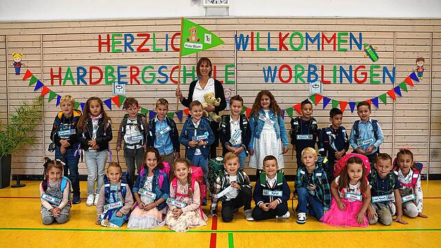 Die Klasse 1b der Hardbergschule Rielasingen-Worblingen mit ihrer Klassenlehrerin Caroline Blum-Schweitzer.