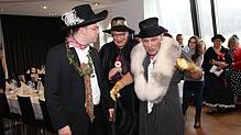 Immerhin ein Drittel des Vermächtnisses von Mary Codman (rechts, alias Lothar Oeschger), darf die Stadt Laufenburg in Person von ...