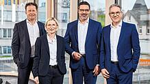 Daniel Hirt (von links), Irmgard Sachsenmaier, Alexander Müller und Nicolas Mayer leiten als Vorstand die Volksbank eG – Die ...