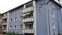 Die Ermittlungen, die zum Kellerbrand in diesem Gebäude in der Kreuzensteinstraße in Singen geführt haben, dauern an.