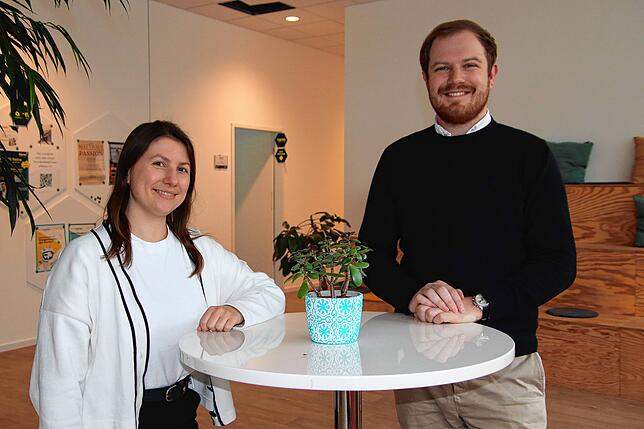 Organifarms-Gründer Hannah Brown und Dominik Feiden in ihrem Büro in Konstanz.
