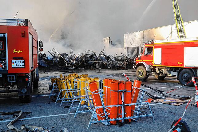Mit dieser Vorrichtung eines Innenhofs am Betriebsgelände zündete der Pyrotechniker das möglicherweise folgenschwere Groß-Feuerwerk.