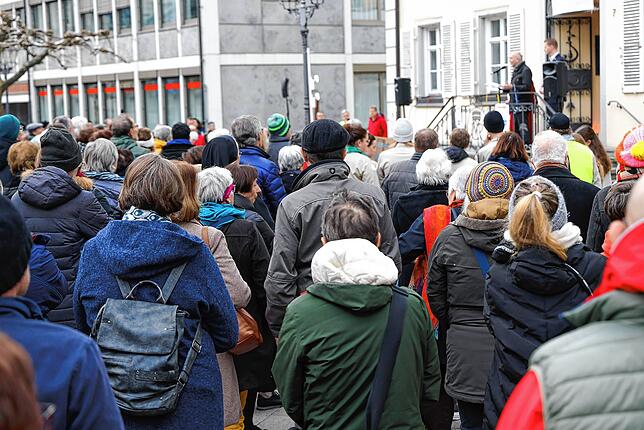 Bild 2: Verschiedene Glaubensgemeinschaften setzen Zeichen gegen Diskriminierung und Gewalt