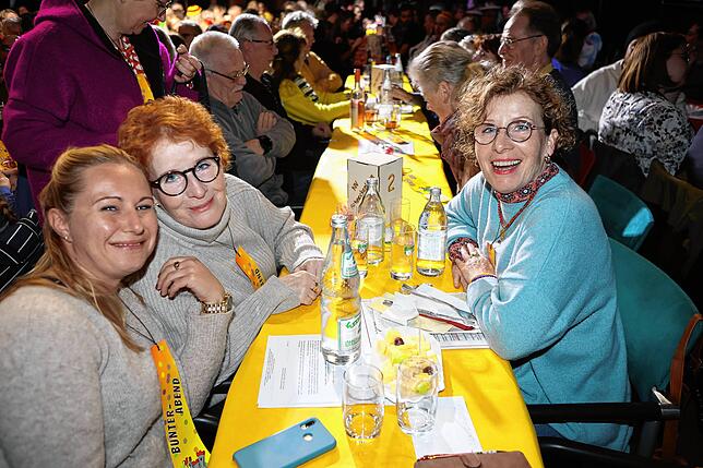Bild 28: Früher Start in eine lange Fasnacht! Alle Bilder vom ersten Bunten Abend in Konstanz