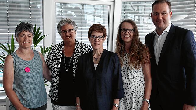 Dialog in Berlin (von links): Gertrud Bernauer-Eckert, Karin Höhl, CDU-Bundesvorsitzende Annegret Kramp-Karrenbauer, Ulrika Schirmaier ...