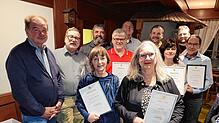 Imkerverein ehrt verdiente Mitglieder (von links): Werner Leber, Ralf Fricker, Katharina Michel, Dieter Silberzahn, Edgar Koller, Harald ...