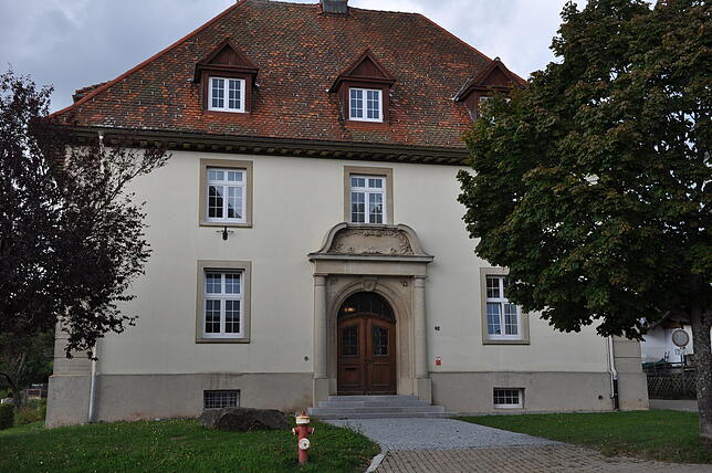Das Schulhaus in Birkendorf ist in die Jahre gekommen und entsprach nicht mehr den Vorgaben für Brandschutz. Vor Schulbeginn wurden die ...