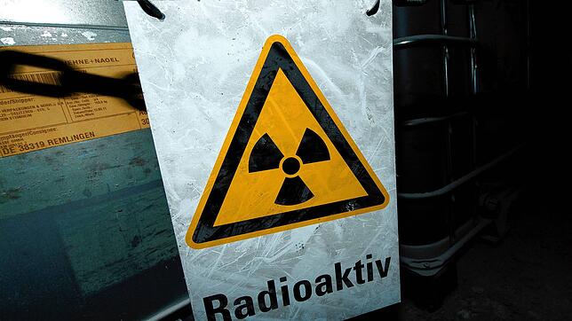 In zwei Generationen erzeugt, für zehntausende Jahre giftig: Der Müll aus den Atomkraftwerken muss entsorgt werden. Die Schweiz will das ...