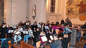 In letzten Proben bereiten sich die Musiker des Blasorchesters Unterlauchringen in der Herz-Jesu-Kirche Unterlauchringen auf das ...