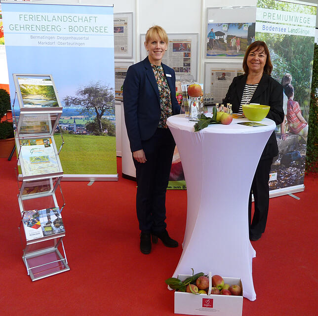 Gemeinsamer Auftritt von Markdorf Marketing und der Tourismusgemeinschaft Gehrenberg-Bodensee: Manuela Wirth (links) und Sylvia ...