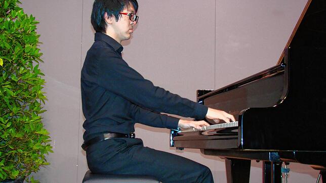 Der japanische Klaviervirtuose Ryo Yamanishi begeisterte im Bürgerhaus zwei Mal hintereinander mit anspruchsvollen Spätwerken aus der ...