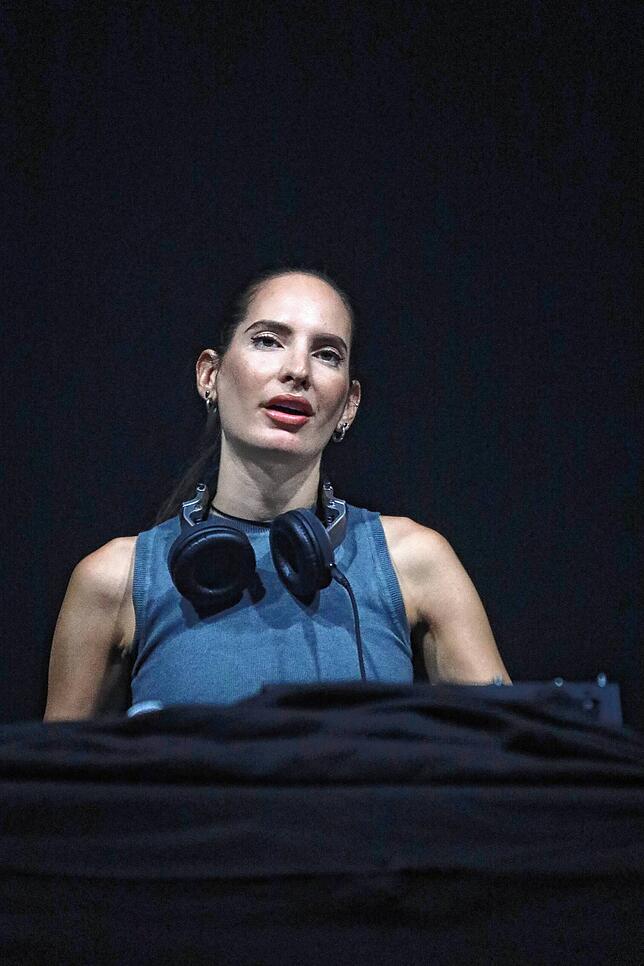 Bild 15: Southside 2023: Lilly Palmer legt im Zelt auf