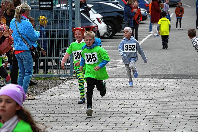 Bild 2: Bilder und Eindrücke vom 15. Sport Weiß-Lauf in Königsfeld: Ein unvergessliches Event