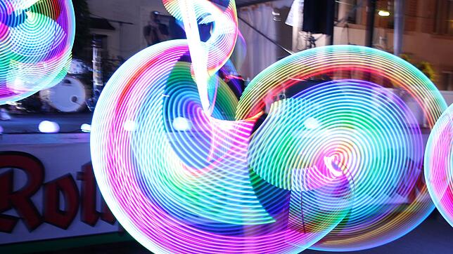 Voller Farben: Der Zirkus Zebrasco war der Höhepunkt des 45.Stühlinger Städtlefests mit drei Auftritten, darunter jede Menge Akrobatik, ...