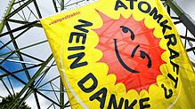 Atomkraftgegner demonstrieren 2022 in der Nähe des Kernkraftwerks Neckarwestheim (Symbolbild). Vor 35 Jahren schlug der Protest gegen ...