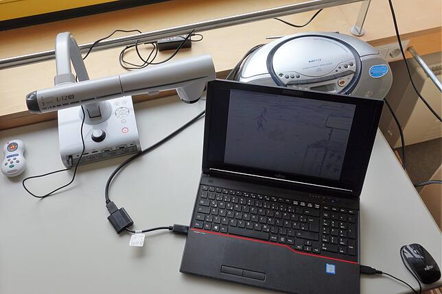 Mit Laptops und der Dokumenten-Kamera können die Kinder der Burgbergschule zum Beispiel Bilder digitalisieren.