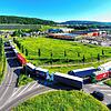 Lastwagenstau auf der Bundesstraße 34 zwischen Waldshut, Tiengen und dem Gewerbepark Hochrhein. Archivaufnahme vom 14. Juni 2021.