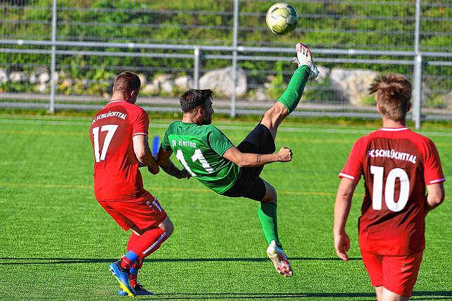Bild 8: SV Herten setzt sich mit 3:1 gegen den weiter punktlosen FC Schlüchttal durch &ndash; und wir haben die Bilder!