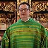 Das Coming-out des Pfarrers Marcus Maria Gut in der Kirche St. Martin in Wollmatingen empfinden hiesige Vertreter der Kirchen als ...