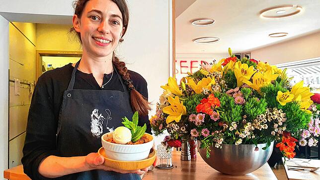 Julia Stärk vom Hotel und Restaurant Seepromenade in Meersburg ist eine von wenigen Gastro-Köchinnen in der Region. Für unser Ostermenü ...