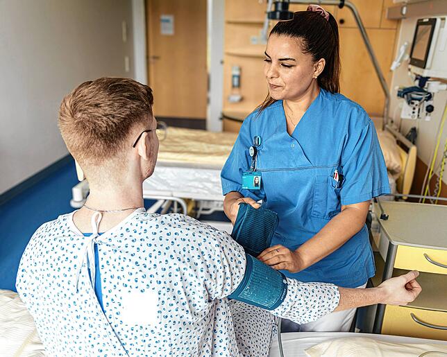 Am Klinikum Hochrhein in Waldshut wächst die Zahl der ausländischen Mitarbeitenden, Wafa Mili aus Tunesien gehört dazu.