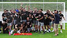 Bild : Linzgauer Titelparty! So bejubelt der FC Aramäer Pfullendorf die Meisterschaft