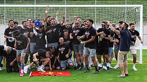 Bild : Linzgauer Titelparty! So bejubelt der FC Aramäer Pfullendorf die Meisterschaft