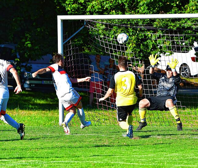 Bild 17: SV Eichsel dreht binnen drei Minuten das Spiel im Rothaus-Bezirkspokal zum 4:3-Sieg bei der SG Niederhof-Binzgen &ndash; und wir haben Bilder!