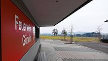 Das Grünland hinter dem Feuerwehrgerätehaus soll zum Baugebiet Breite werden. Die Erschließungsarbeiten sollen im Herbst 2025 beginnen.