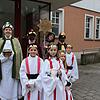 Die drei Könige Caspar, Melchior und Balthasar mit ihren Sternchen vor der Überlinger SÜDKURIER-Redaktion.