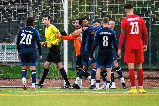 Bild 6: VfB Waldshut muss sich mit 2:2 gegen die U23 des Freiburger FC begnügen &ndash; und wir haben Bilder!