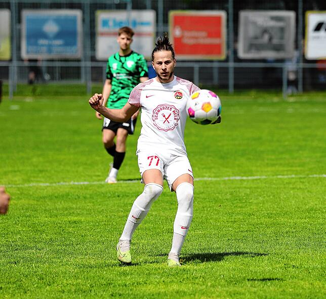 Bild 7: Vor Meisterfeier: Türk. SV Singen und VfR Stockach trennen sich 1:1. Wir haben die besten Bilder.