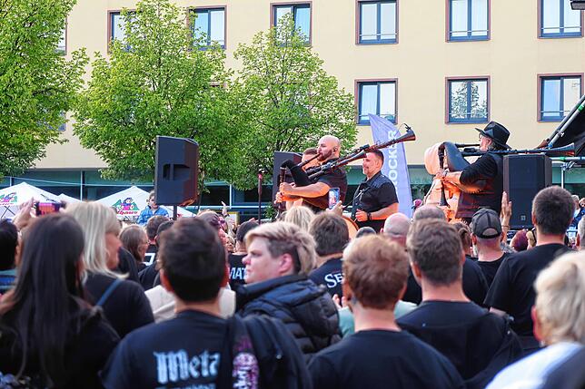 Bild 18: Saltatio Mortis heizten dem Publikum ein – hier gibt‘s die besten Fotos vom Hohentwielfestival