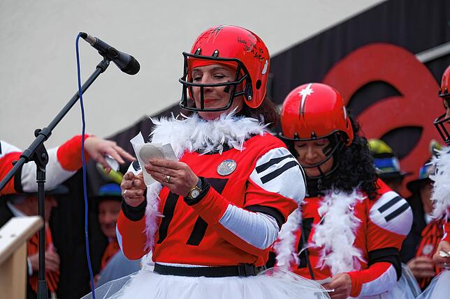 Die Ratschkacheln spielen jetzt Football.